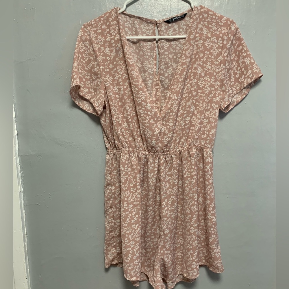 Shein Mauve/Pink Floral Romper Size Medium